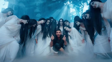 Bhooth Bangla film trailer button