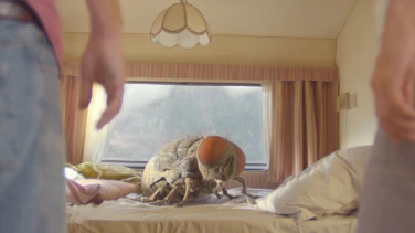 Mandibules film trailer button