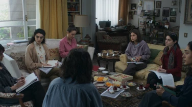 Reading Lolita in Tehran film trailer button