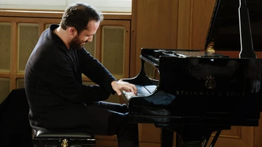 Igor Levit - No Fear film trailer button