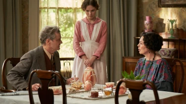 Mothering Sunday film trailer button