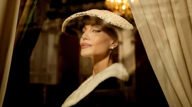 Maria film trailer button