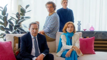 La femme la plus riche du monde film trailer button