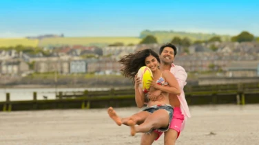 Hai Jawani Toh Ishq Hona Hai film trailer button