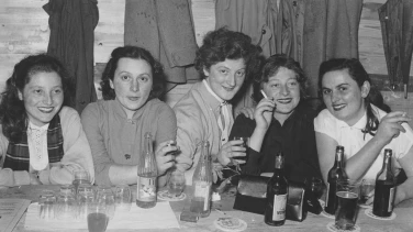 Die wundersame Verwandlung der Arbeiterklasse in Ausländer film trailer button