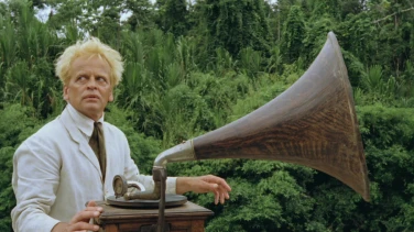 Fitzcarraldo film trailer button