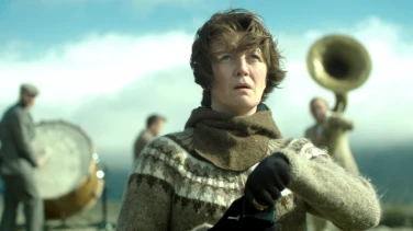 Woman at war film trailer button