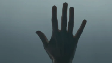 Arrival film trailer button