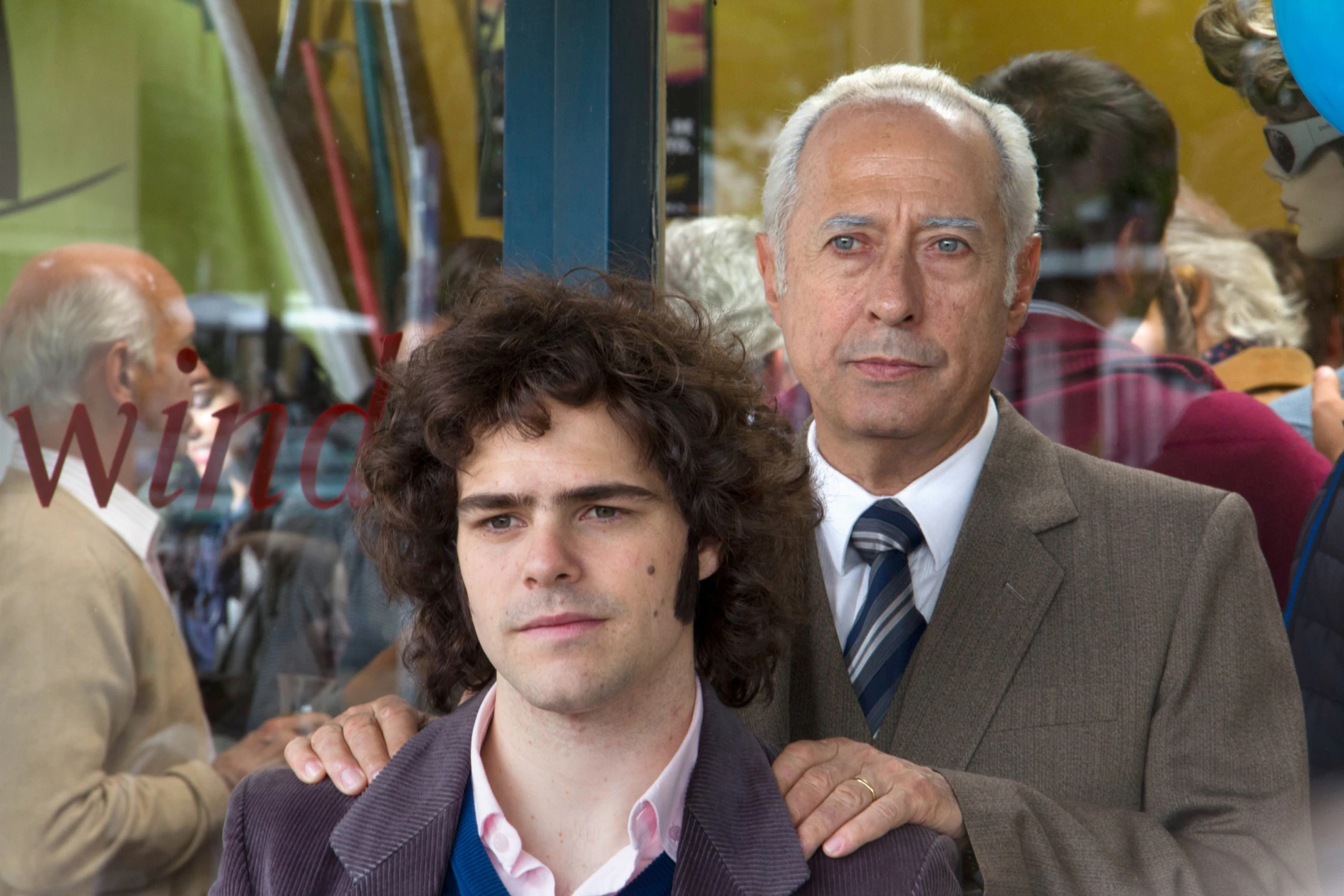 El Clan hero banner image placeholder