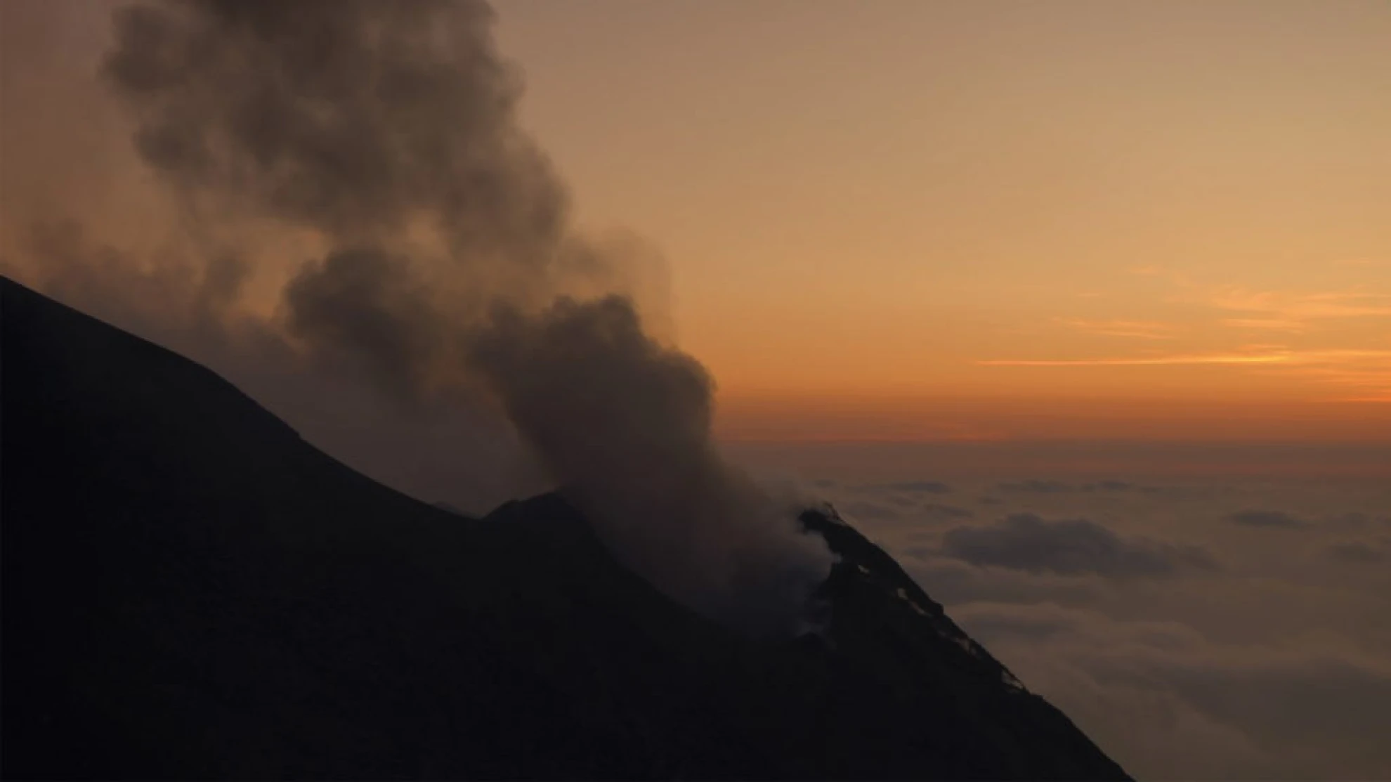 Apfel und Vulkan – Auf der Suche nach dem was bleibt hero banner image placeholder